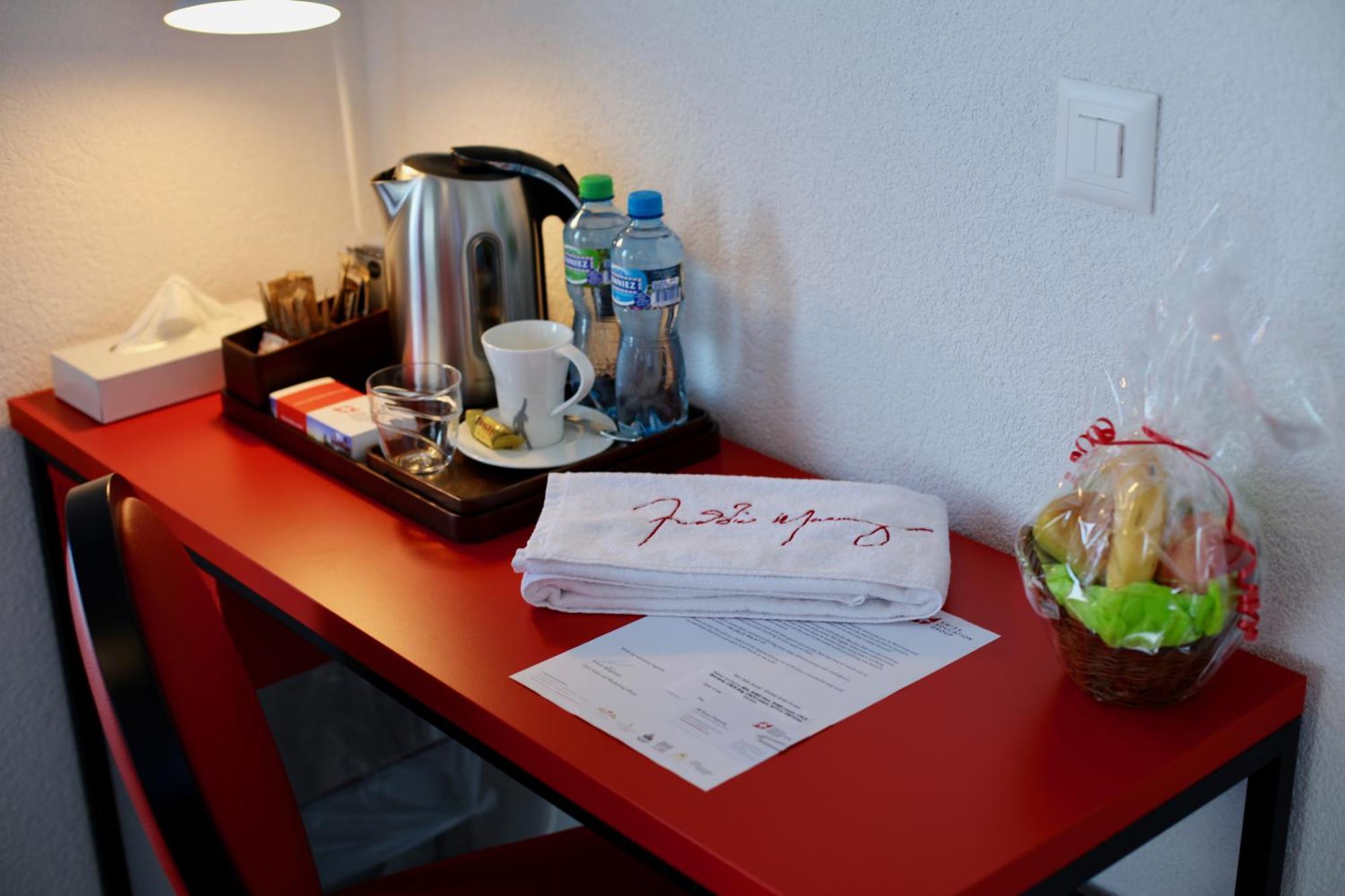 "The Freddie Mercury" Hotel มงเทรอซ์ ภายนอก รูปภาพ