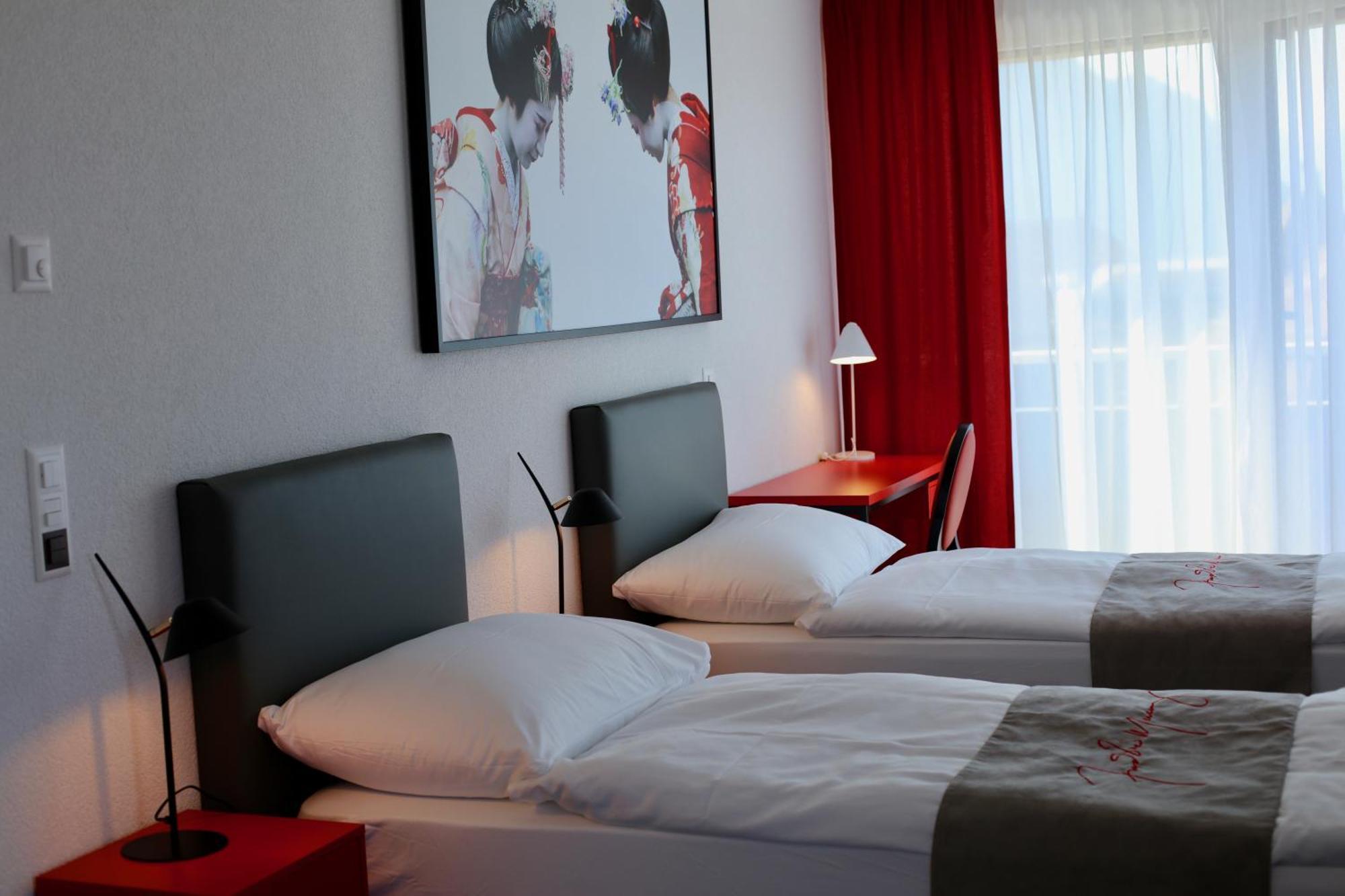 "The Freddie Mercury" Hotel มงเทรอซ์ ภายนอก รูปภาพ